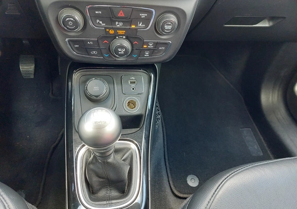 Jeep Compass cena 65900 przebieg: 171000, rok produkcji 2018 z Sanok małe 352